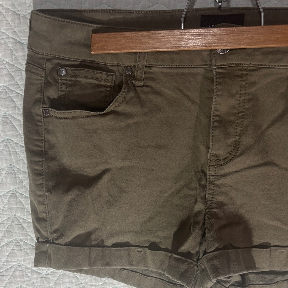 Celebrity Pink Olive Green Cuffed Shorts - Picture 5 of 8